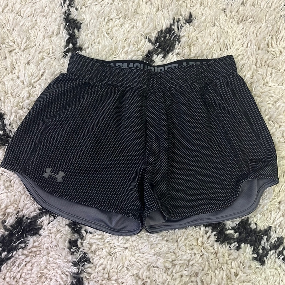black and grey under armor shorts
